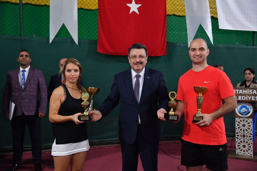 Senyör Tenis Turnuvası’nda ödüller takdim edildi!